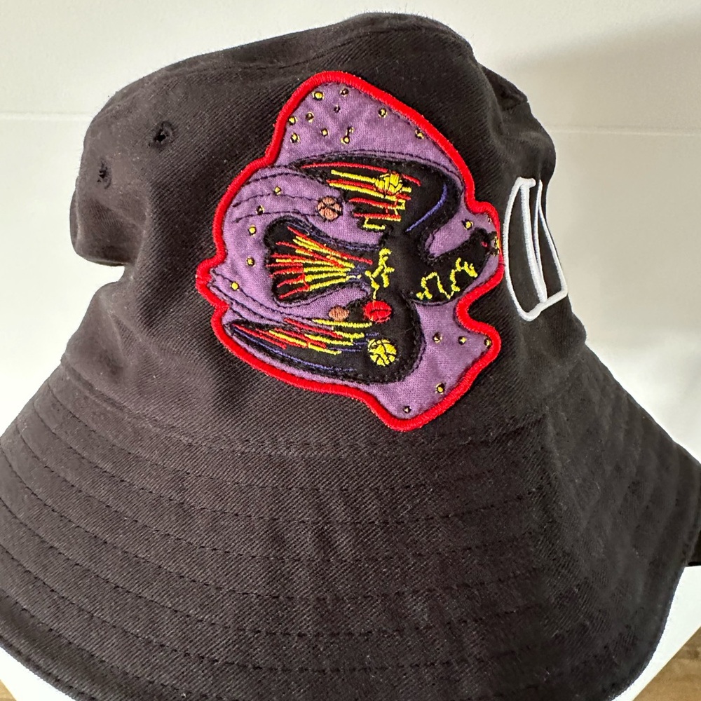 Valentino Garavani Black Bucket Hat with White Logo & Patch - Picture 2 of 7